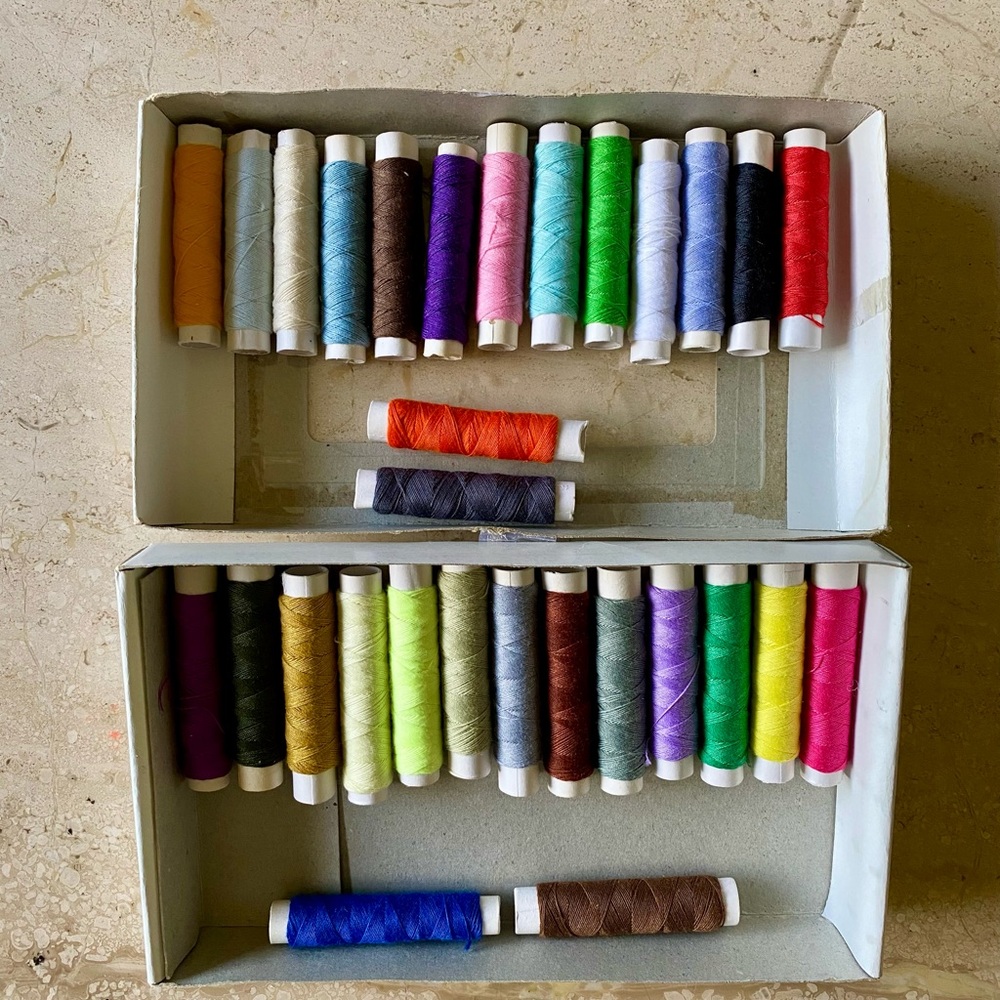 30 small rolls of thread for sewing